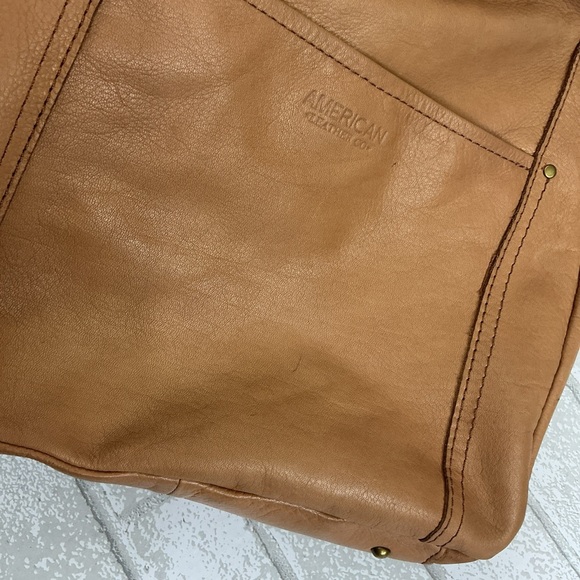 Elegant Tan Leather Shoulder Bag - Picture 3 of 10